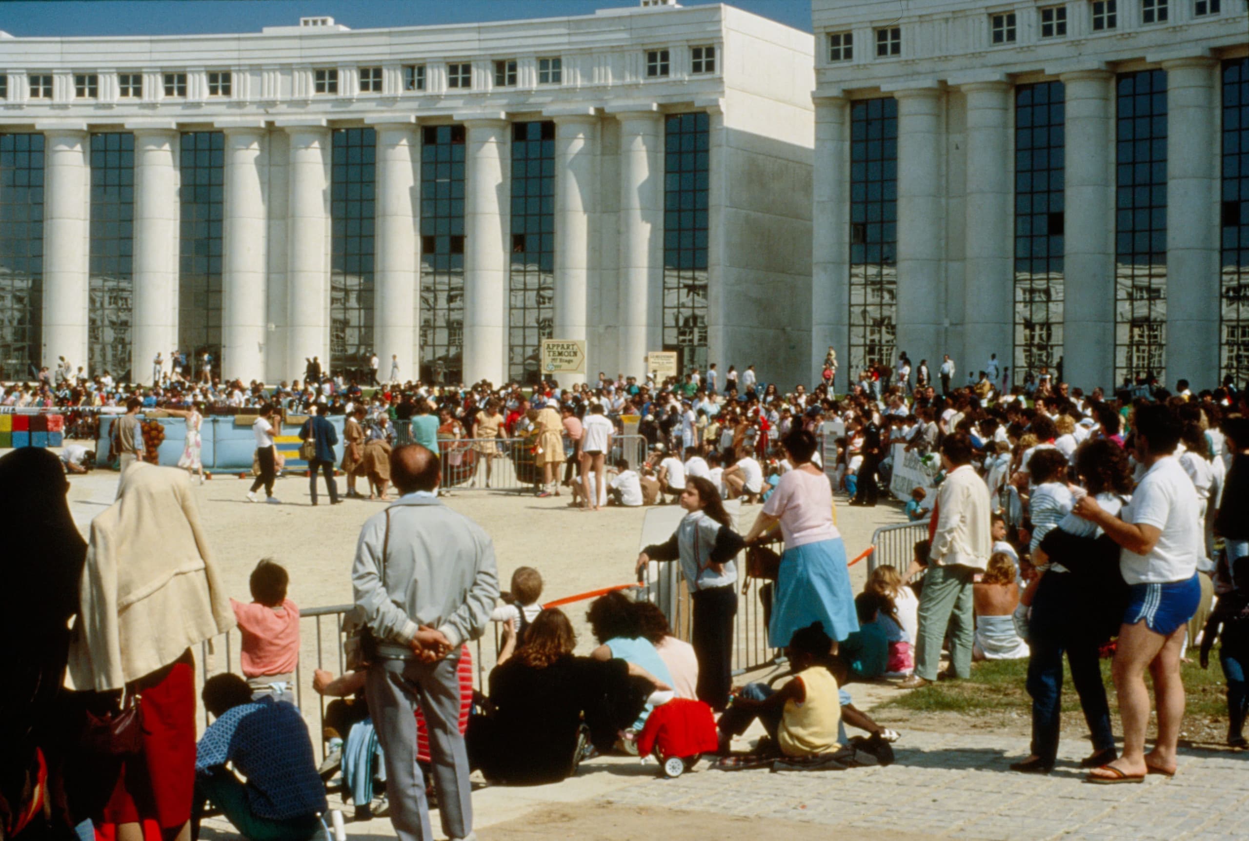 Bofill Taller De Arquitectura 1986 Les Colonnes De Saint Christophe Cergy Pontoise Image 36