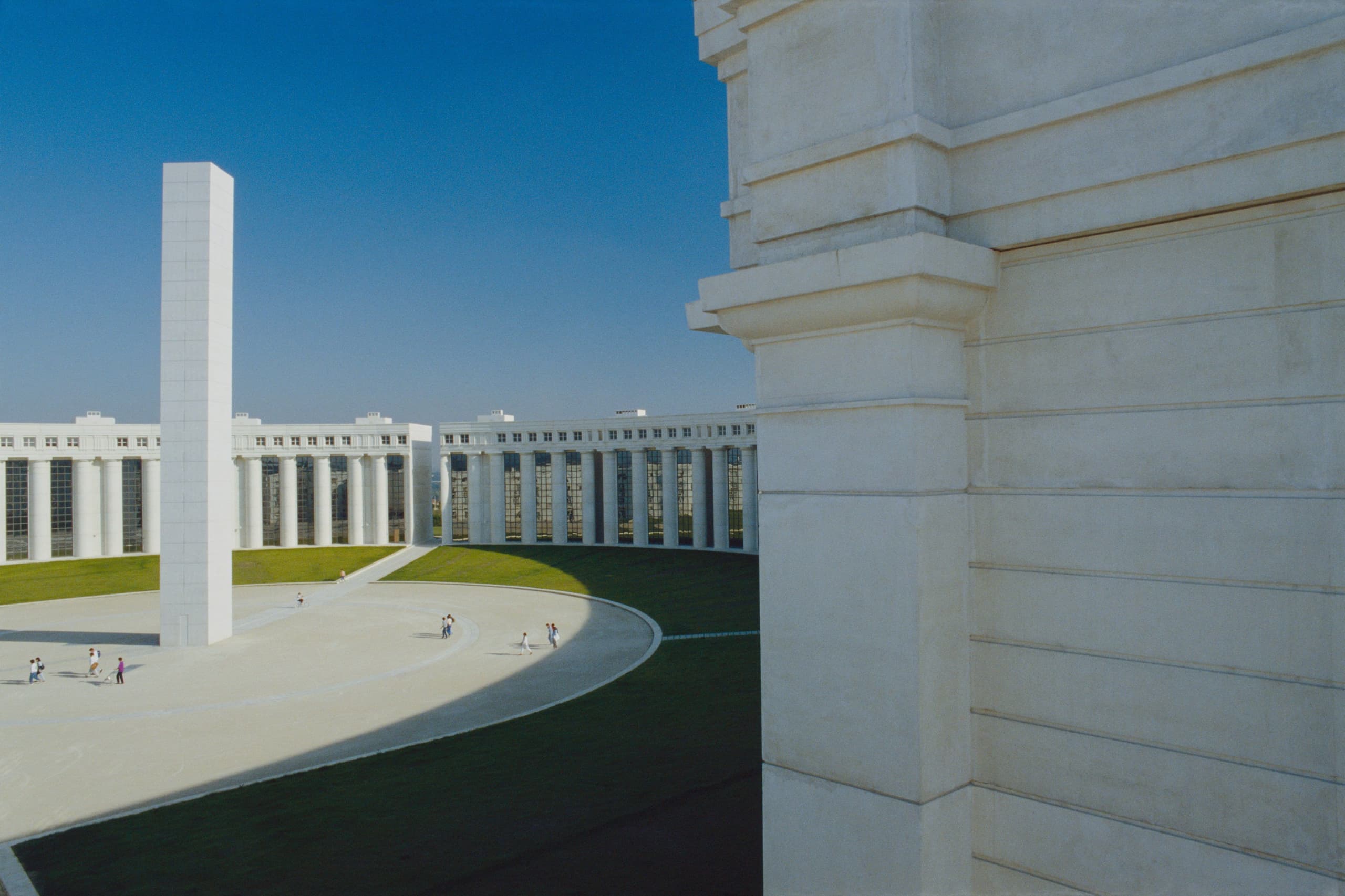 Bofill Taller De Arquitectura 1986 Les Colonnes De Saint Christophe Cergy Pontoise Image 17
